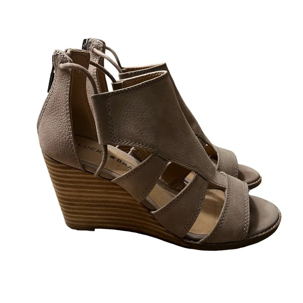 LUCKY BRAND Joellen Wedges in Camel Suede Size 6.5 -- fits like a 7